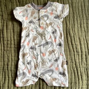 ⭐️4 for $12 Rompers ⭐️ Lee Safari Romper